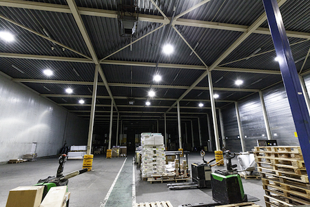 Van Duuren Districenters à Vianen - un milieu de travail optimal dans leurs hangar grâce à la lumière du jour
